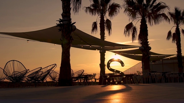 Video Reference: Sky, Plant, Water, Light, Afterglow, Cloud, Tree, Dusk, Shade, Lighting