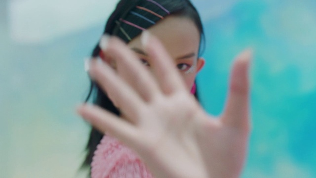 Video Reference: Nose, Lip, Eye, Eyelash, Azure, Gesture, Finger, Thumb, Happy, Nail