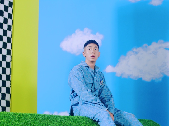 Video Reference: Cloud, Sky, Blue, Azure, Flash photography, People in nature, Leisure, Electric blue, Happy, Fun