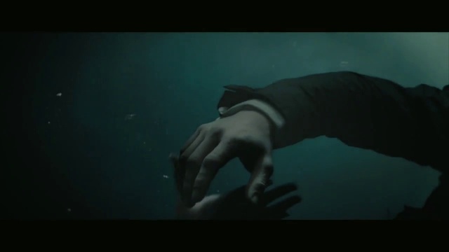 Video Reference: Head, Water, Underwater, Human body, Jaw, Flash photography, Gesture, Elbow, Underwater diving, Tints and shades