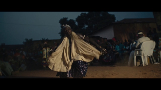 Video Reference: Flash photography, Sky, Tints and shades, Dance, Performing arts, Entertainment, Event, Tree, Fashion design, Choreography