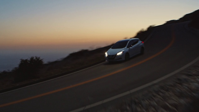 Video Reference: Car, Tire, Land vehicle, Sky, Vehicle, Cloud, Automotive lighting, Wheel, Automotive design, Rolling