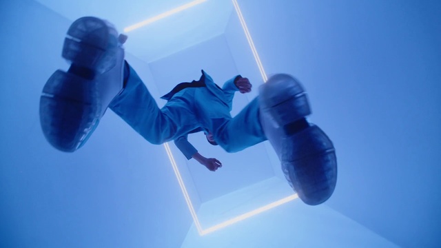 Video Reference: Azure, Sky, Leisure, Recreation, Electric blue, Personal protective equipment, Fun, Windsports, Underwater, Parachuting