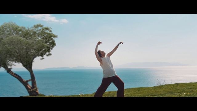Video Reference: Sky, Cloud, Water, People in nature, Flash photography, Happy, Tree, Natural landscape, Gesture, Travel