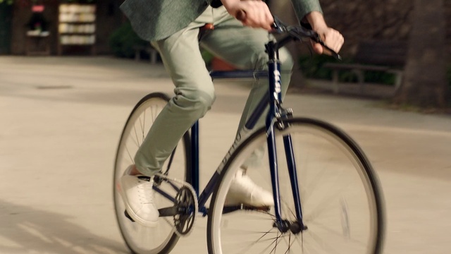 Video Reference: Bicycle, Wheel, Tire, Bicycles--Equipment and supplies, Bicycle wheel rim, Crankset, Bicycle wheel, Bicycle frame, Bicycle tire, Bicycle stem