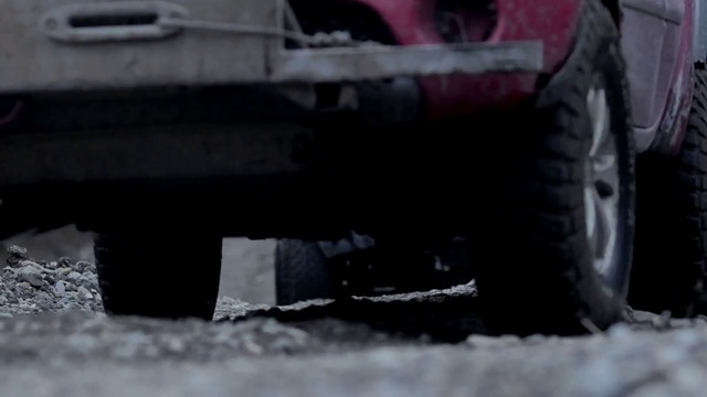 Video Reference: Wheel, Tire, Vehicle, Automotive tire, Car, Motor vehicle, Tread, Synthetic rubber, Hood, Combat vehicle