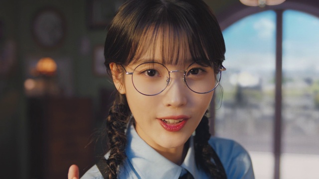 Video Reference: Nose, Glasses, Lip, Chin, Hairstyle, Eyebrow, Vision care, Flash photography, Eyewear, Collar