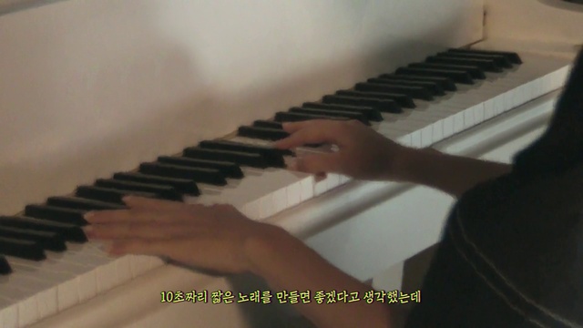 Video Reference: Hand, Musical instrument, Piano, Keyboard, Musical instrument accessory, Human body, Music, Electronic musical instrument, Finger, Musician