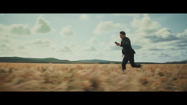 Video Reference: Cloud, Sky, People in nature, Gesture, Happy, Grassland, Landscape, Horizon, Plain, Grass