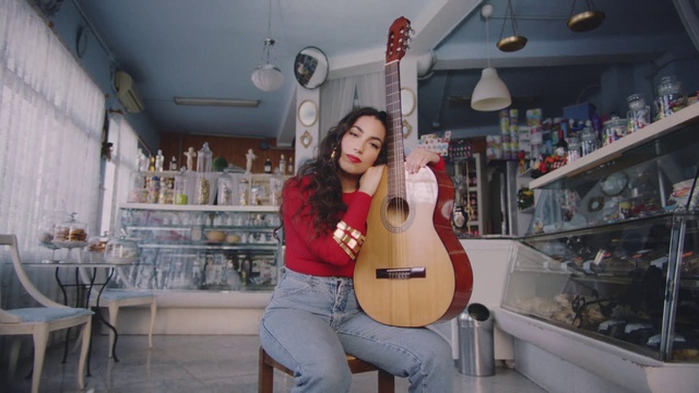 Video Reference: Musical instrument, Guitar, Musician, String instrument, String instrument, Guitarist, Plucked string instruments, Music, Folk instrument, Violin family