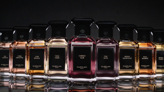 Video Reference: Hand, Liquid, Fluid, Cosmetics, Rectangle, Solution, Automotive lighting, Chair, Gas, Tints and shades