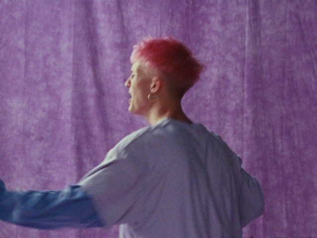Video Reference: Purple, Sleeve, Violet, Entertainment, Magenta, Tints and shades, Electric blue, Event, T-shirt, Artist