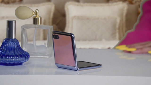 Video Reference: Liquid, Purple, Rectangle, Perfume, Violet, Communication Device, Magenta, Gadget, Electric blue, Jewellery