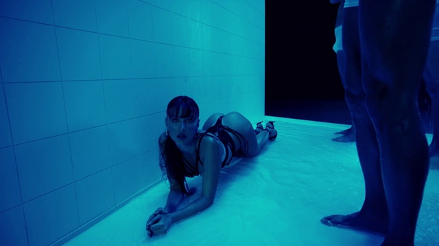 Video Reference: Water, Blue, Azure, Flooring, Swimming pool, Recreation, Sneakers, Electric blue, Knee, Personal protective equipment