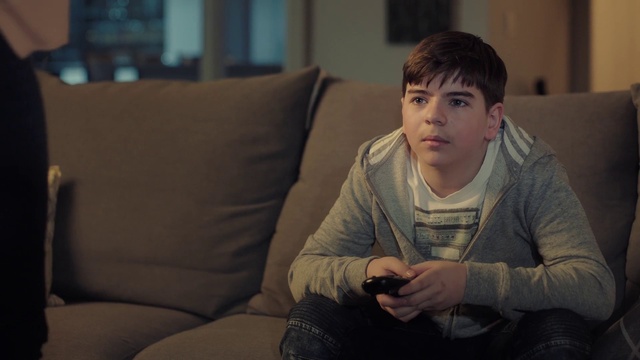 Video Reference: Cheek, Comfort, Flash photography, Couch, Electronic device, Living room, T-shirt, Sitting, Room, Fun