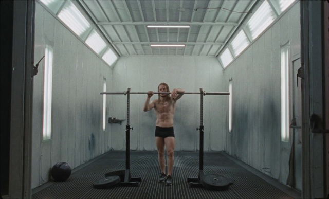 Video Reference: Shoulder, Shorts, Building, Fixture, Floor, Flooring, Knee, Symmetry, Thigh, Physical fitness