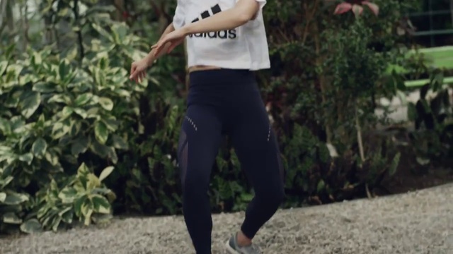 Video Reference: Plant, Active pants, Sleeve, Waist, Knee, Sportswear, Thigh, Grass, T-shirt, Recreation