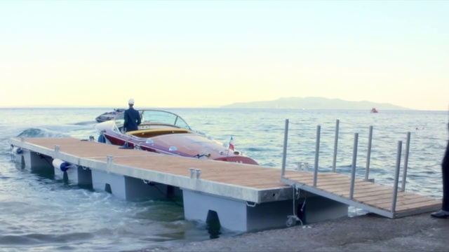 Video Reference: Water, Sky, Boat, Vehicle, Watercraft, Naval architecture, Lake, Boats and boating--Equipment and supplies, Waterway, Horizon