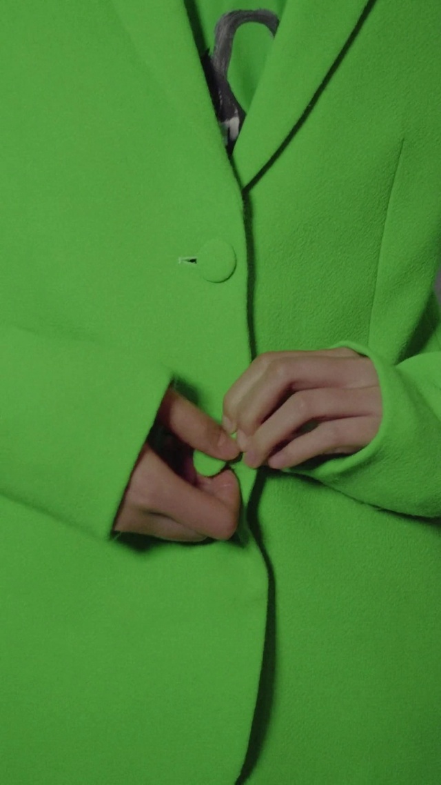 Video Reference: Hand, Outerwear, Sleeve, Gesture, Collar, Finger, Wrist, Thumb, Linens, T-shirt