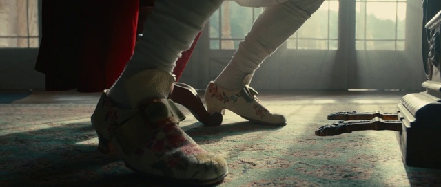 Video Reference: Joint, Shoe, Leg, Knee, Grey, Flooring, Floor, Calf, Thigh, Wood