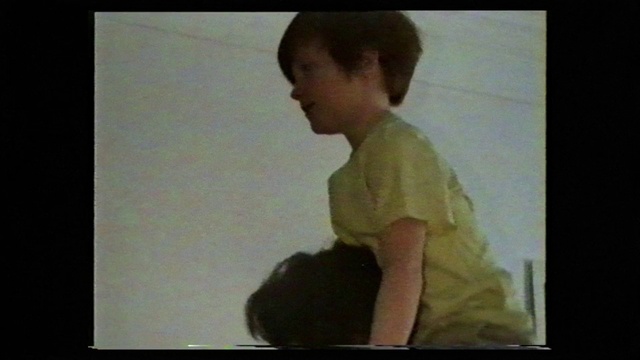 Video Reference: Sleeve, Gesture, Flash photography, Elbow, Display device, T-shirt, Art, Television set, Event, Visual arts