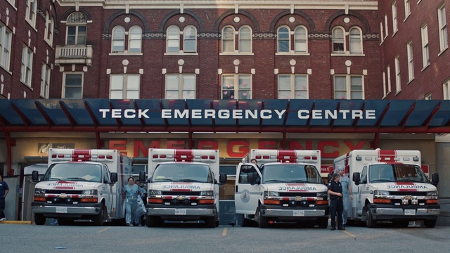 Video Reference: Tire, Automotive parking light, Wheel, Land vehicle, Car, Vehicle, Vehicle registration plate, Window, Motor vehicle, Automotive lighting