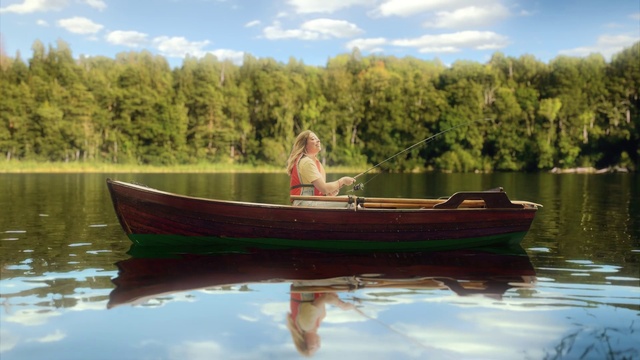 Video Reference: Water, Boat, Cloud, Sky, Watercraft, Vehicle, Lake, Boats and boating--Equipment and supplies, Tree, Outdoor recreation