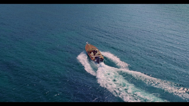 Video Reference: Water, Boat, Watercraft, Naval architecture, Vehicle, Lake, Recreation, Horizon, Wind wave, Ship
