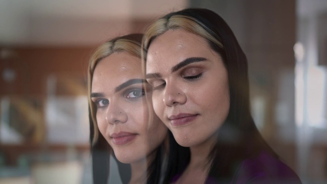 Video Reference: Cheek, Lip, Eyelash, Smile, Jaw, Flash photography, Gesture, Makeover, Happy, Fashion design