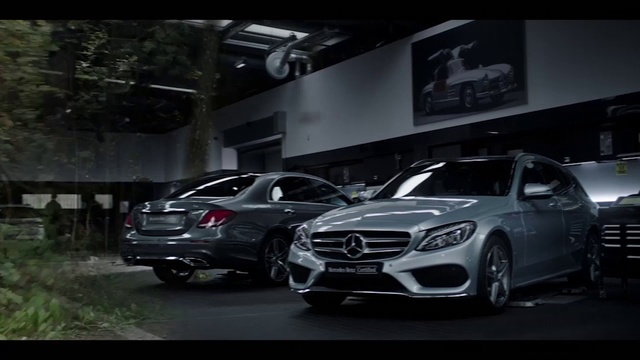 Video Reference: Vehicle, Car, Tire, Wheel, Automotive lighting, Hood, Grille, Motor vehicle, Vehicle registration plate, Alloy wheel