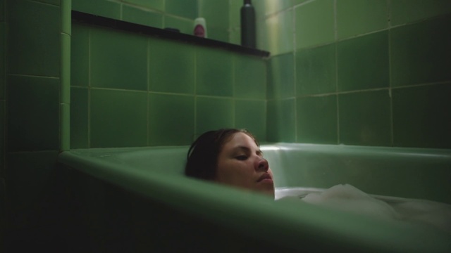 Video Reference: Bathtub, Plumbing fixture, Bathroom, Tap, Bathing, Eyelash, Plumbing, Flooring, Comfort, Tints and shades