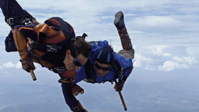 Video Reference: Tandem skydiving, Cloud, Sky, Helmet, Sports equipment, Glove, Stunt performer, Parachuting, Leisure, Happy
