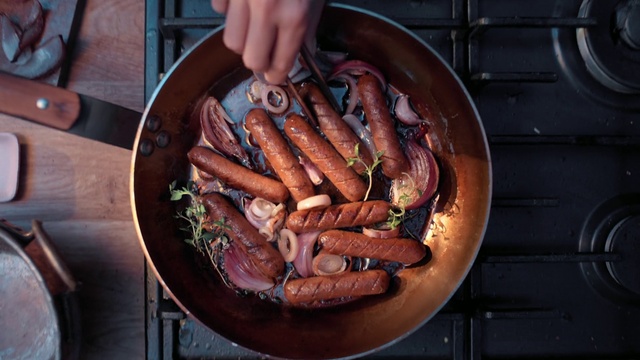 Video Reference: Food, Cervelat, Knackwurst, Diot, Ingredient, Italian sausage, Thuringian sausage, Longaniza, Kielbasa, Bologna sausage