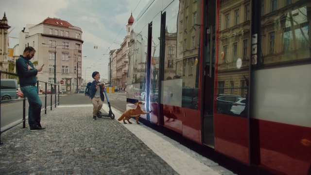 Video Reference: Daytime, Building, Window, Sky, Cloud, Road surface, Neighbourhood, Travel, Road, Sidewalk