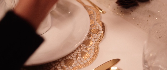 Video Reference: Tableware, Dishware, Drinkware, Stemware, Tablecloth, Serveware, Cutlery, Kitchen utensil, Cup, Table