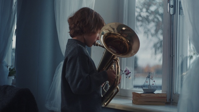 Video Reference: Hat, Musical instrument, Picture frame, Sun hat, Plant, Tuba, Brass instrument, Drum, Wind instrument, Trumpeter