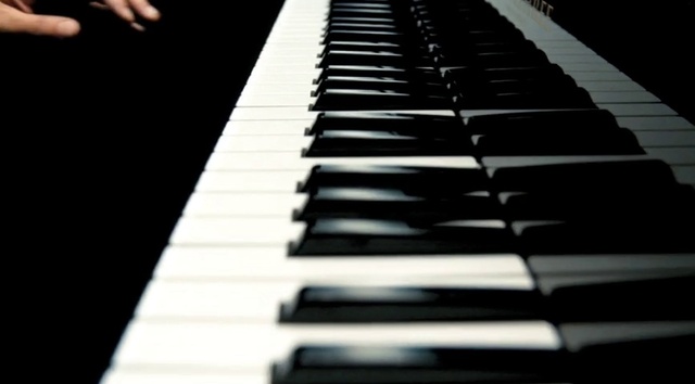 Video Reference: Musical instrument, Keyboard, White, Piano, Light, Black, Electronic keyboard, Musical keyboard, Musical instrument accessory, Electronic musical instrument