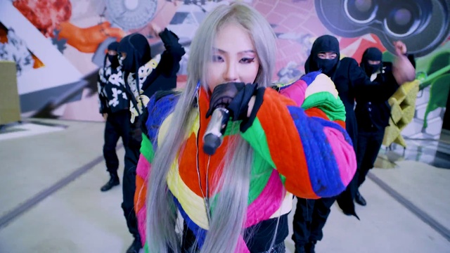 Video Reference: Purple, Street fashion, Happy, Entertainment, Leisure, People, Recreation, Fun, Event, Crowd