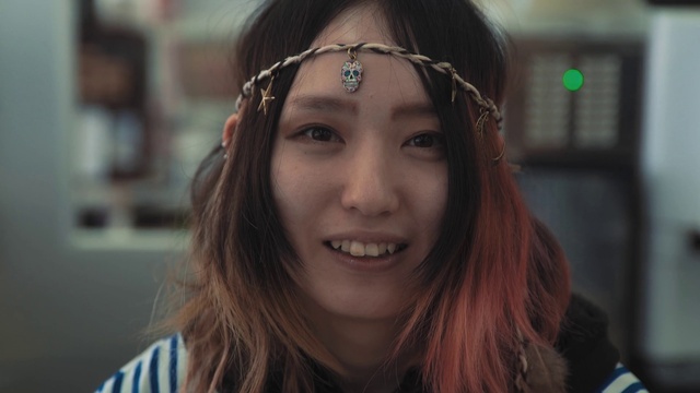 Video Reference: Forehead, Nose, Smile, Lip, Eyebrow, Eyelash, Blue, Ear, Human body, Flash photography