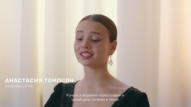 Video Reference: Lip, Lipstick, Smile, Shoulder, Eyelash, Jaw, Neck, Flash photography, Sleeve, Makeover