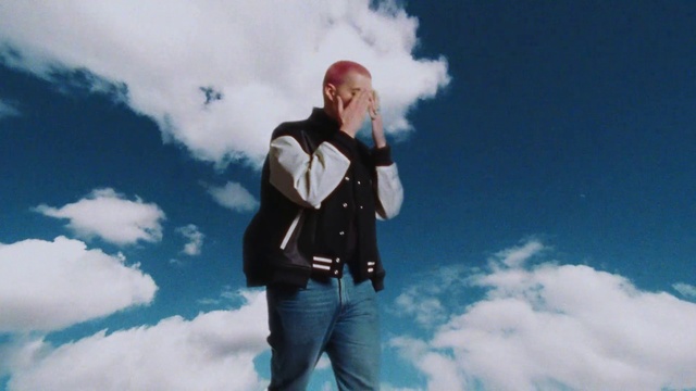 Video Reference: Cloud, Sky, Hand, Arm, People in nature, Flash photography, Gesture, Happy, Travel, Cumulus