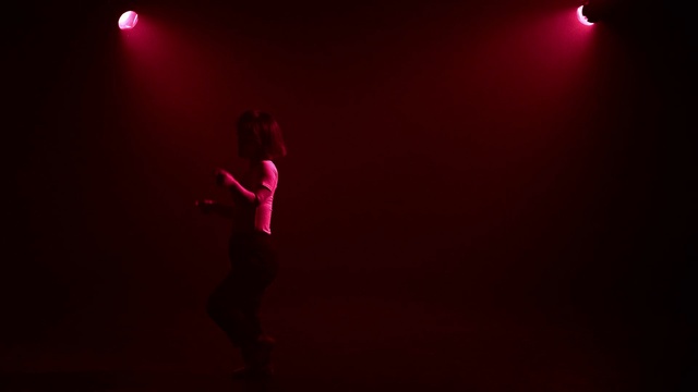 Video Reference: Microphone, Purple, Flash photography, Musician, Entertainment, Pink, Music, Performing arts, Music artist, Artist