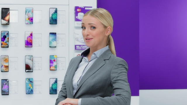 Video Reference: Smile, Product, Eyelash, Sleeve, Gesture, Suit, Blazer, Gadget, Electronic device, Technology