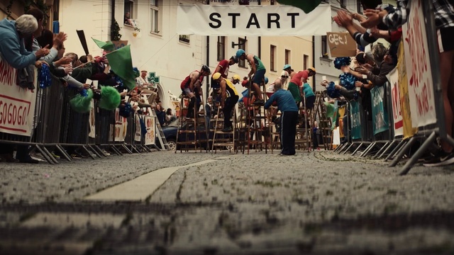 Video Reference: Musician, Musical instrument, Entertainment, Leisure, Neighbourhood, Recreation, Music, Asphalt, Road, City