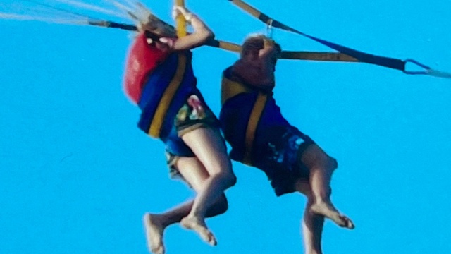 Video Reference: Sky, Gesture, Knee, Recreation, Leisure, Electric blue, Rope, Happy, Event, Balance