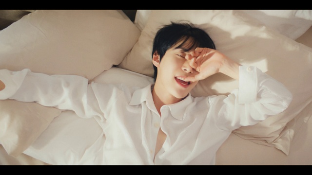 Video Reference: Face, Hair, Nose, Lip, Eyebrow, Shoulder, Eyelash, Mouth, Comfort, Flash photography