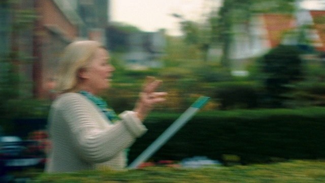 Video Reference: Plant, People in nature, Sunlight, Happy, Grass, Leisure, Fun, Tints and shades, Grass family, Lawn