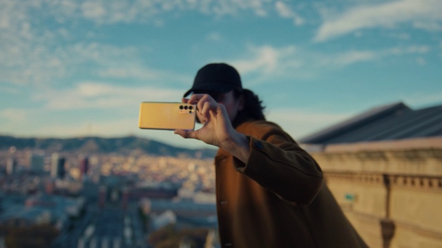 Video Reference: Cloud, Sky, Vision care, Flash photography, Happy, Travel, Eyewear, Landscape, Fun, Mountainous landforms