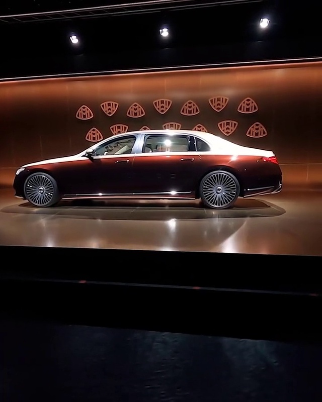 Video Reference: Tire, Wheel, Land vehicle, Vehicle, Car, Automotive lighting, Automotive design, Automotive tire, Alloy wheel, Automotive parking light