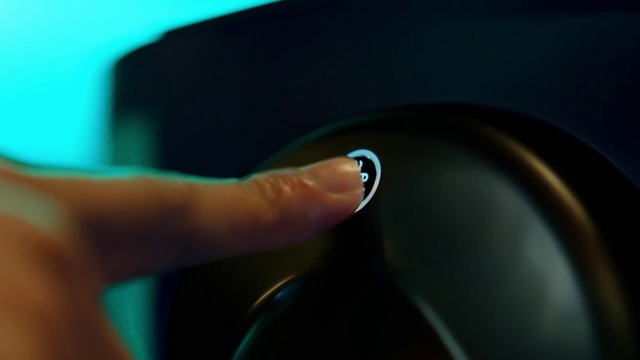 Video Reference: Water, Liquid, Hood, Automotive lighting, Input device, Automotive mirror, Window, Peripheral, Human body, Fluid